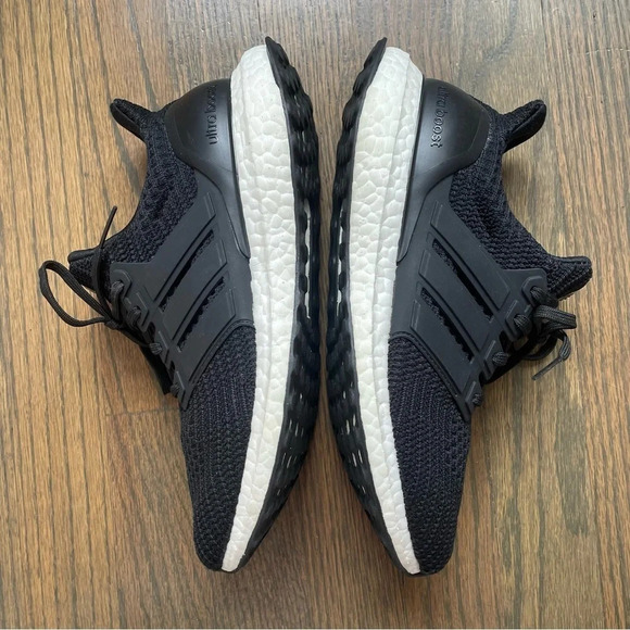 ADIDAS Ultra Boost DNA 4.0 in Core Black/Cloud White Men’s size 7 main image 4